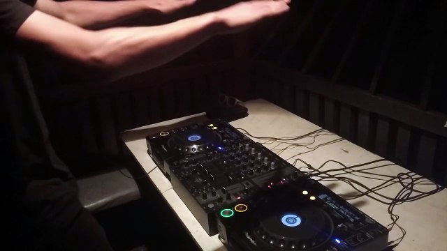 HARDBEATZZ spontan mix #1 (2x PIONEER CDJ 1000-MK3, BEHRINGER DJX750)