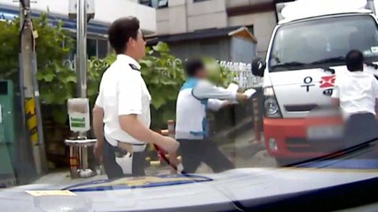 [좋은뉴스] 언덕에서 구르는 차량...온몸으로 막은 경찰 / YTN