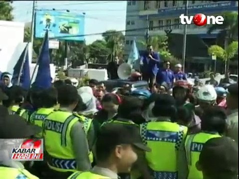 Buruh Kepung Kantor BPJS Tolak Aturan Baru JHT