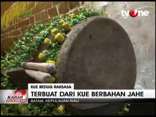 Kue Jahe Raksasa Berbentuk Beduk