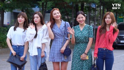 [Y영상] 레드벨벳, "상큼美+청순美 한가득" (뮤직뱅크 출근길) / YTN