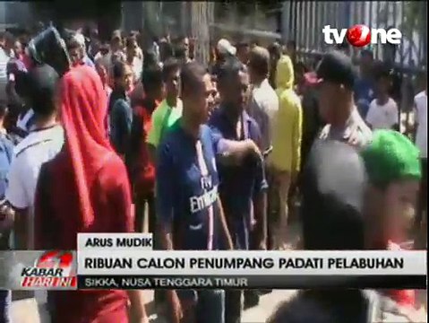 Ribuan Penumpang Kapal Padati Pelabuhan di Sikka
