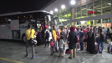 Otogarlarda Bayram Yoğunluğu Gece Boyunca Sürdü