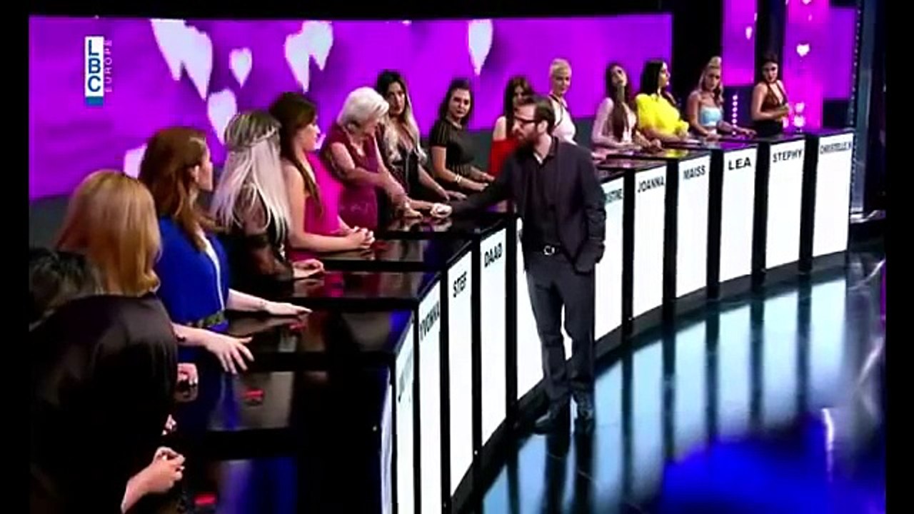 شاهد اول فتاة محجبة تشارك في برنامج نقشت وتغادر من اول حلقة !!