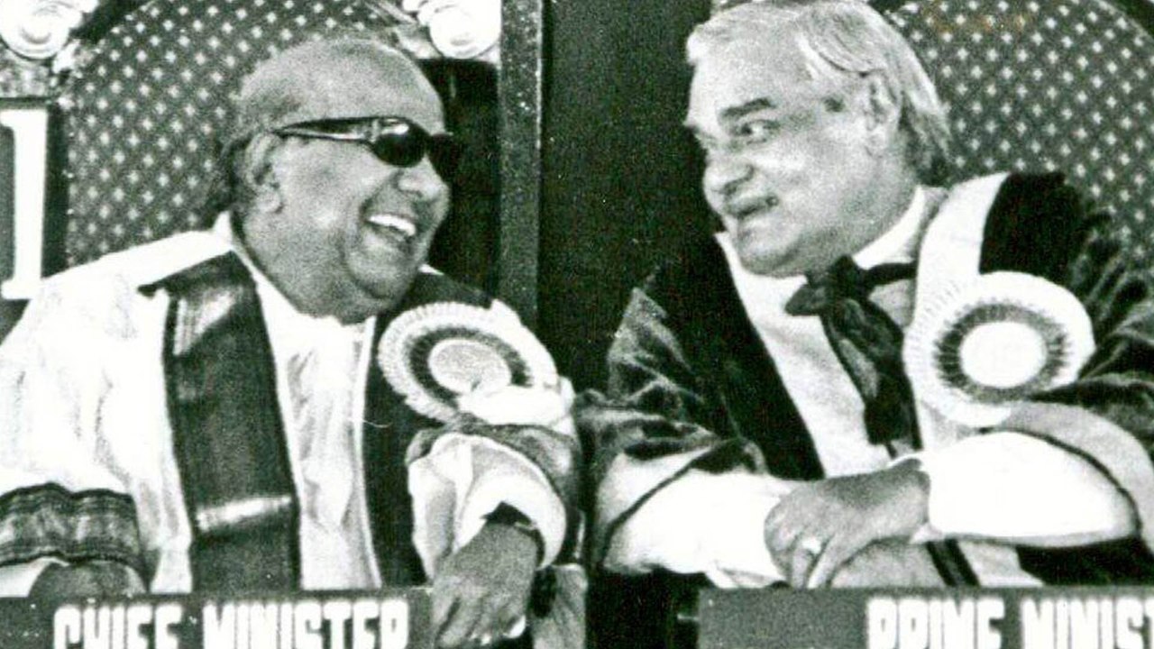 கருணாநிதி வாஜ்பாய் நட்பில் மலர்ந்த தேசிய ஜனநாயக கூட்டணி!- வீடியோ