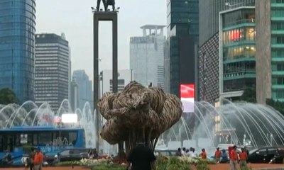 Seni Instalasi Bambu Dipamerkan di Bundaran HI