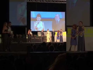 Cantora recebe o maior prêmio de cultura da Itália e o dedica a Lula