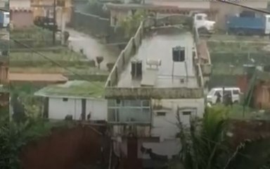 മണ്ണിടിച്ചിലിൽ തകർന്നു വീഴുന്ന പടുകൂറ്റൻ ബിൽഡിംഗ് | കൂർഗിലെ ദൃശ്യങ്ങൾ