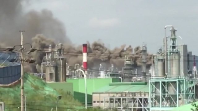 여수 산단서 유해가스 누출...4명 병원 후송 / YTN