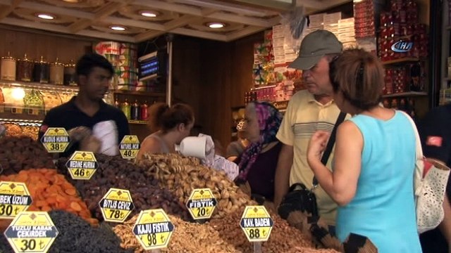 Eminönü'nde bayram alışverişi yoğunluğu