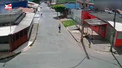 Nữ hán tử tay không đánh cướp bỏ chạy té khói