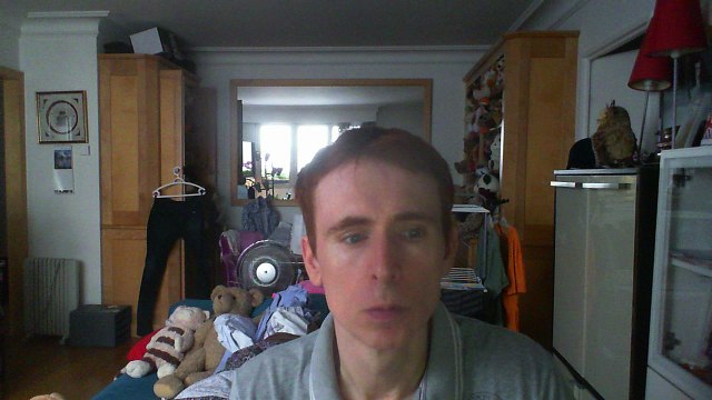 Wiwi égratigne you ain't here to kiss me de Brett Young