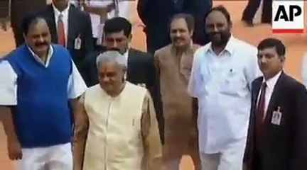 जिसने भी बनाया है उसको आभार भारत माँ का लाल अपनी भारत माता की गोद में समा जाने की अनंत यात्रा पे निकल चुका है, आपने इस मातृभूमि के लिए जो किया है, उसका भारतवर्ष और यहां के नागरिक सदैव ऋणी रहेंगे परमपूज्य अटल जी!!  धन्यवाद कीजिये उनको अगर गांवों में पक्की