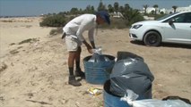 هذا الصباح- تونسي يقود مبادرة لتنظيف شواطئ بلاده
