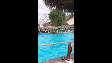Ce toboggan aquatique va vous envoyer très très haut dans le ciel