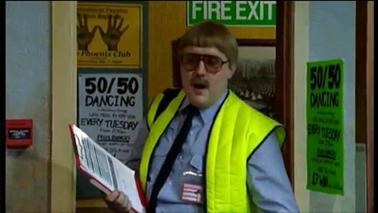 Phoenix Nights - S1E3