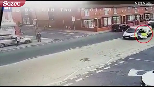 Polis şüpheliyi kovalarken, polis minibüsünün altında kaldı