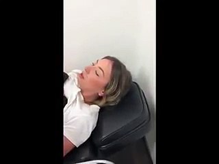 La réaction de cette Irlandaise qui se fait percer les tétons fait le tour du web