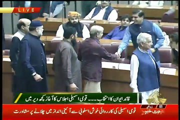See What Imran Khan Did When Shahbaz Sharif Arrives in Assembly