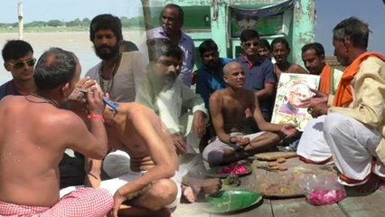 अटल को पिता मानने वाले काशी के इस युवक ने मुंडवाया सिर, किया पिंडदान भी