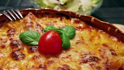 Cincinnati Chili Stuffed Spaghetti Squash photography compilation.