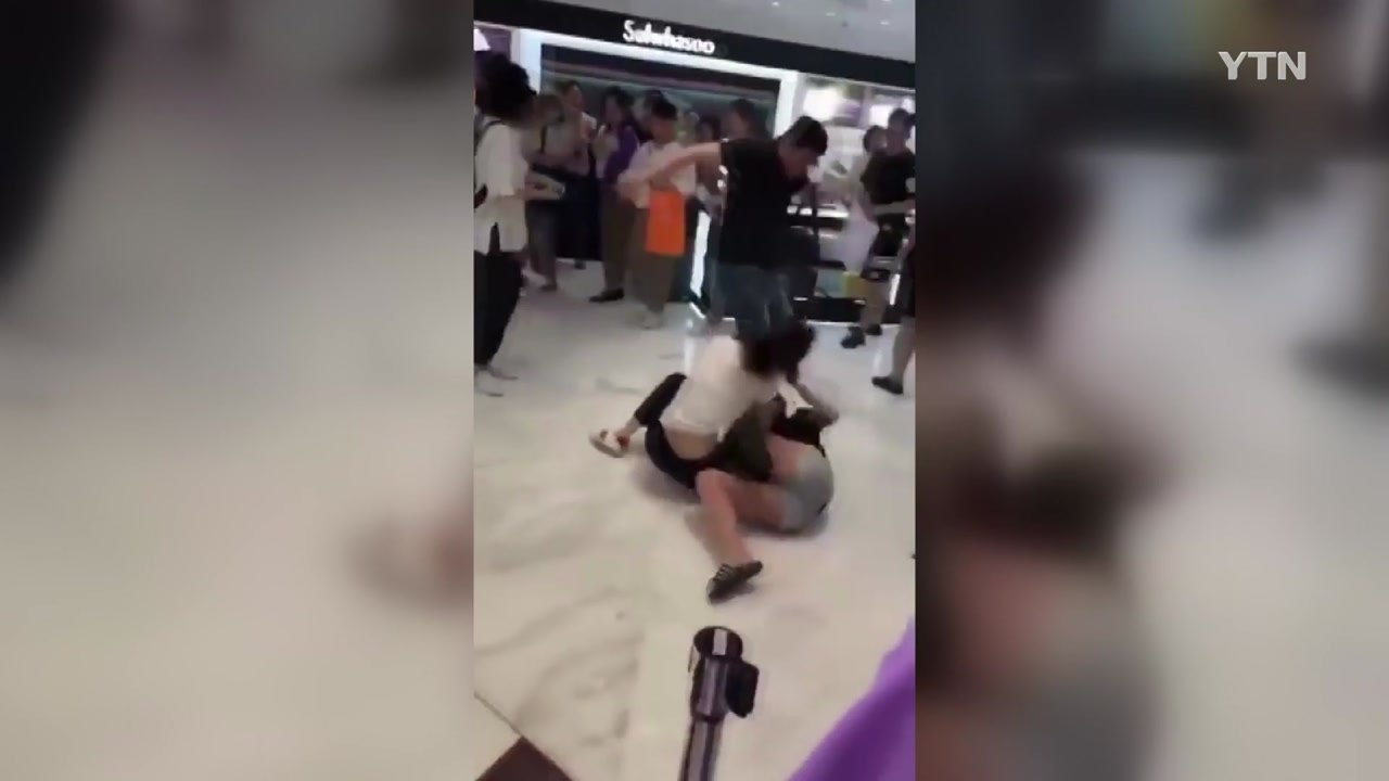 韓 면세점서 난투극 벌인 중국인 남녀...대체 왜? / YTN
