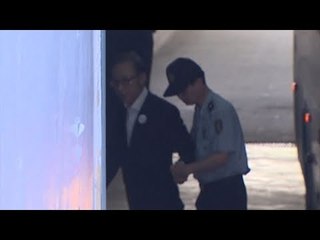 '부축받으며 법정으로'…이명박 전 대통령 법원 출석 / 연합뉴스 (Yonhapnews)