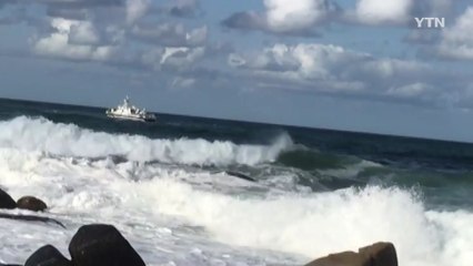 파도에 휩쓸린 아이 실종 1시간 만에 숨져 / YTN