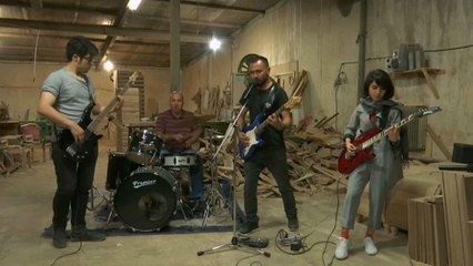 گروه راک افغان اریکین در ایران؛ لذت شنیدن موسیقی در کارگاه نجاری