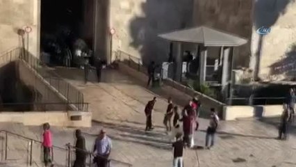 İsrail Askerleri Mescid-i Aksa Önünde Bir Filistinliyi Öldürdü- İsrail Askerleri Mescid-i Aksa'nın...