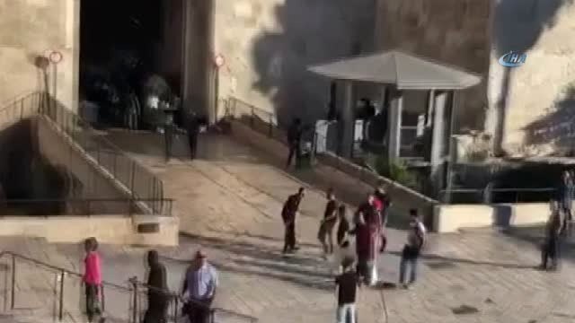 İsrail Askerleri Mescid-i Aksa Önünde Bir Filistinliyi Öldürdü- İsrail Askerleri Mescid-i Aksa'nın...