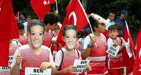 Mesu Özil'e Hemşehrilerinden "Maskeli" Destek