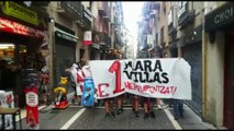 Una kalejira recorre las calles del Casco Viejo en protesta por el desalojo del edificio de Rozalejo