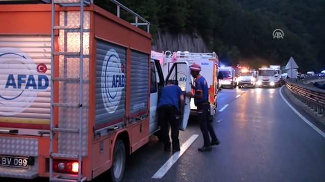 Bursa-Ankara karayolunda zincirleme trafik kazası: 1 kişi öldü, 12 kişi yaralandı - BURSA