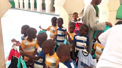 Senegalli minik hafızların bayramlıkları Türkiye'den - DAKAR