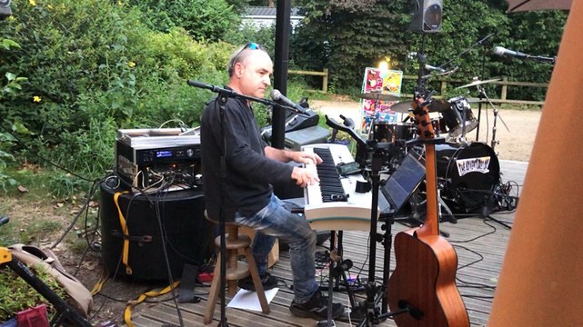 Soirée piano bar animée par le chanteur Gilles, vendredi 17 août
