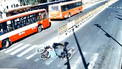 live road accident caught in CCTV