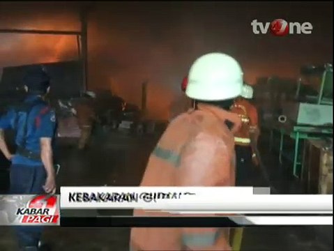 Pabrik Plastik dan Penyimpanan Drum Bahan Kimia Ludes Terbakar