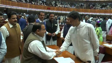 Imram Khan confirmado como primeiro-ministro paquistanês