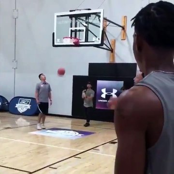 Steph Curry makes tough shots look so simple - Warriors Basketball Camp 2018