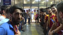 Emre Akbaba, Galatasaray İçin İstanbul'a Geldi