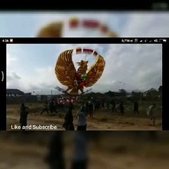 Layang layang burung garuda terbang tinggi