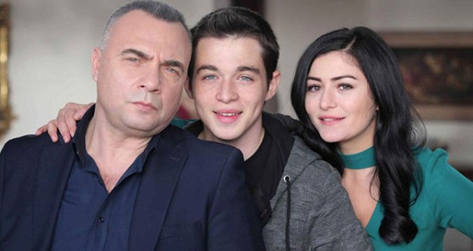 Deniz Çakır, Eşkıya Dünyaya Hükümdar Olmaz'da ki Oğlunun Başarısını Kutladı