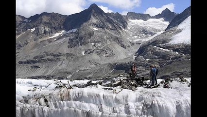 Buzul eridi, savaş uçağının enkazı ortaya çıktı