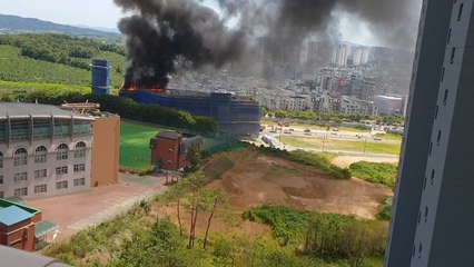 평택 교회 신축 공사장 불...다친 사람 없어 / YTN