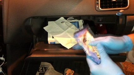 Narkotik polisinin yakaladığı aracın  havalandırma, özel bölme ve içerisindeki oda spreyinde uyuşturucu ele geçirildi