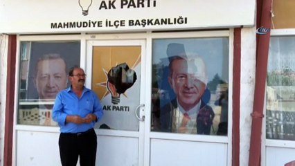 AK Parti binasına çirkin saldırı