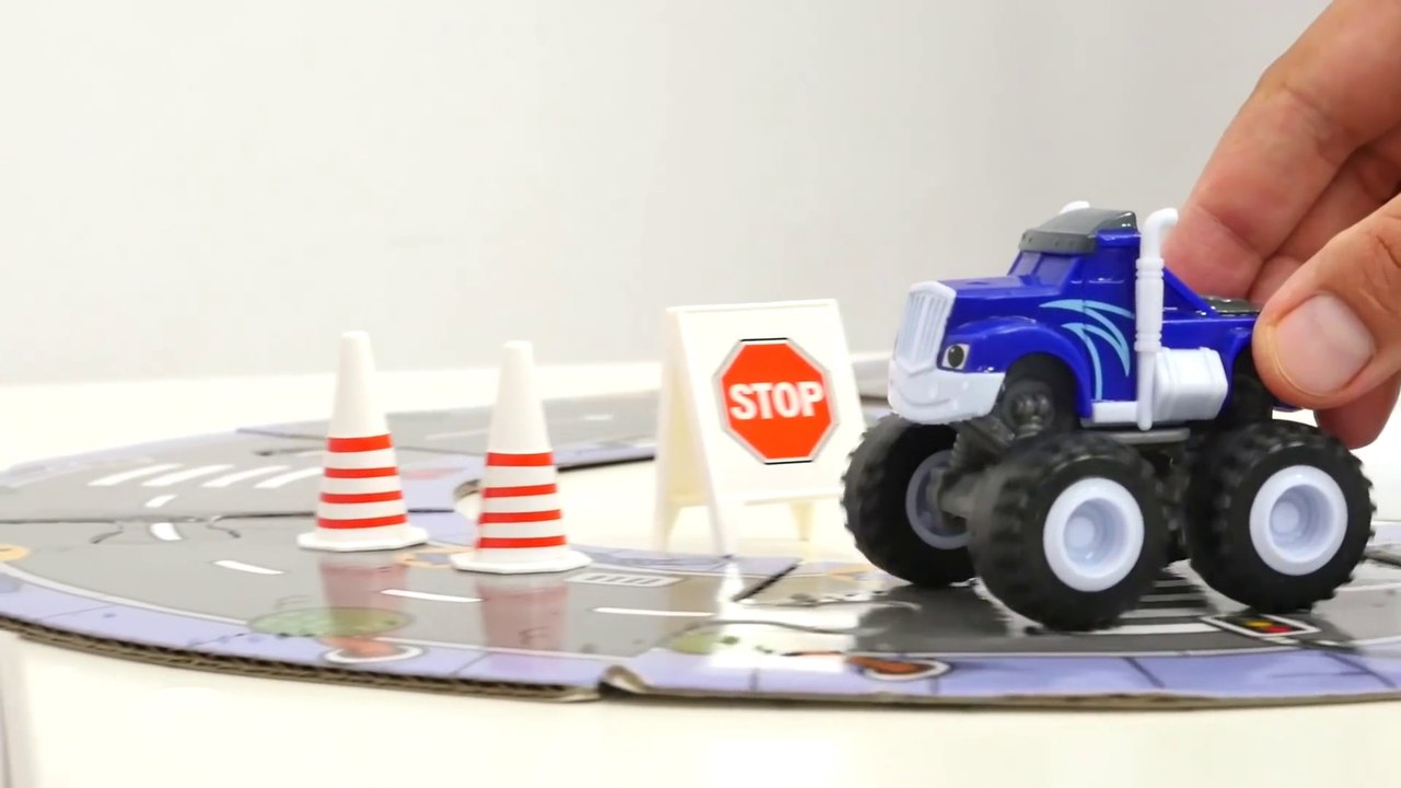 Robocar Poli Toys helfen Crusher - Spielzeugautos für Kinder