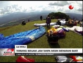 Sensasi Terbang dengan Paralayang di Gunung Bungsu