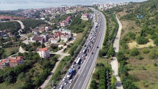 TEM Otoyolu Kocaeli güzergahında trafik havadan görüntülendi